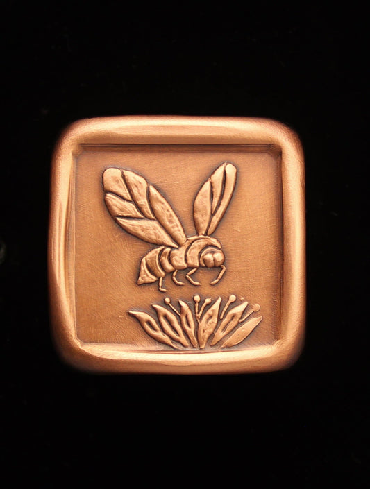 Honey Bee Knob, Design "A", 1.5" x 1.5"