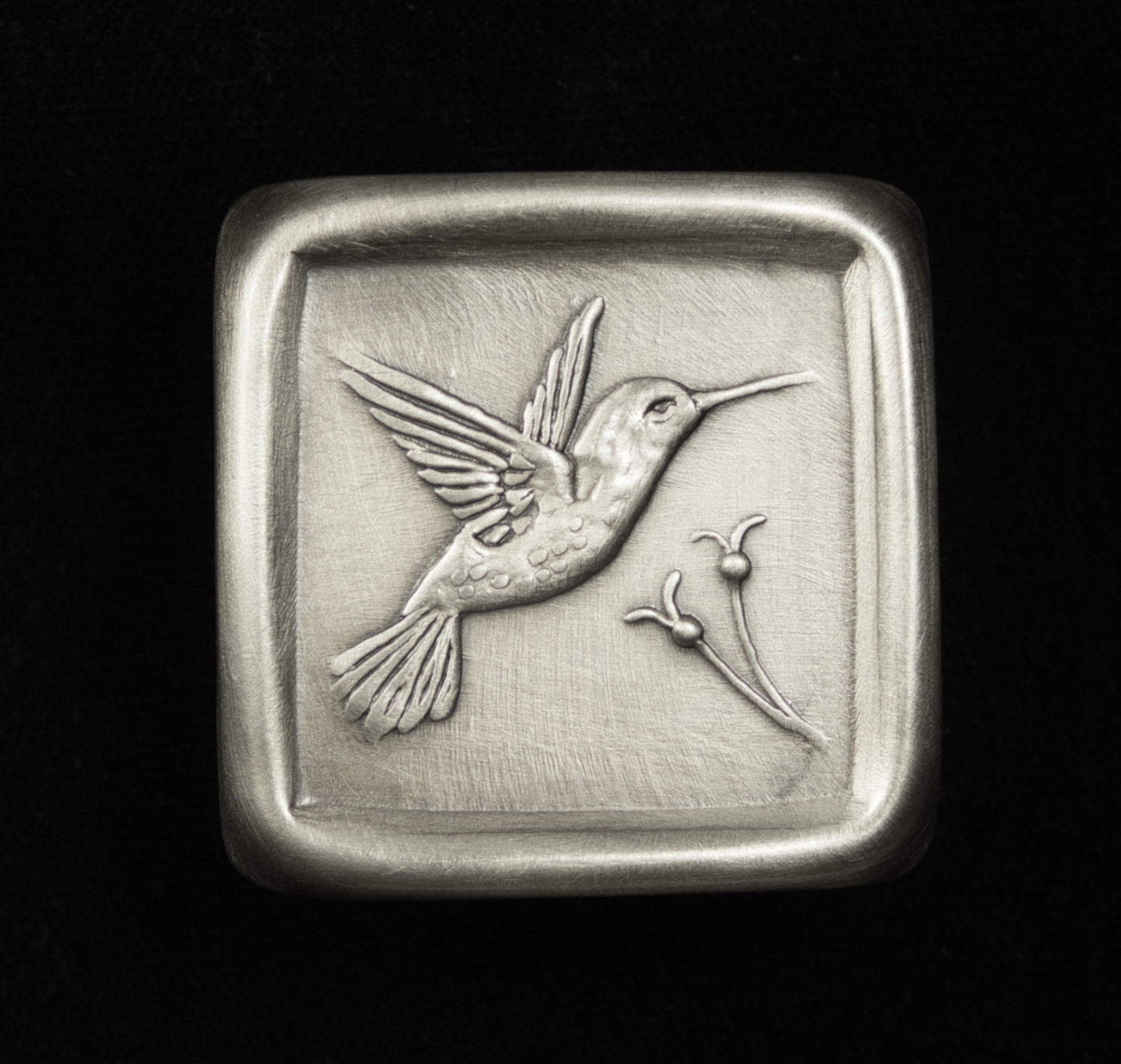 Hummingbird Knob, Nickel/Silver, 1.5" x 1.5", Facing Right